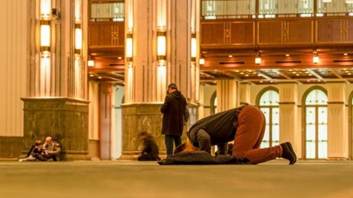 Recep ayı 15. gece namazı nasıl kılınır? Eyyam-Biyd olarak bilinen Recep ayının 13, 14 ve 15. gecesinde kılınacak namaz!