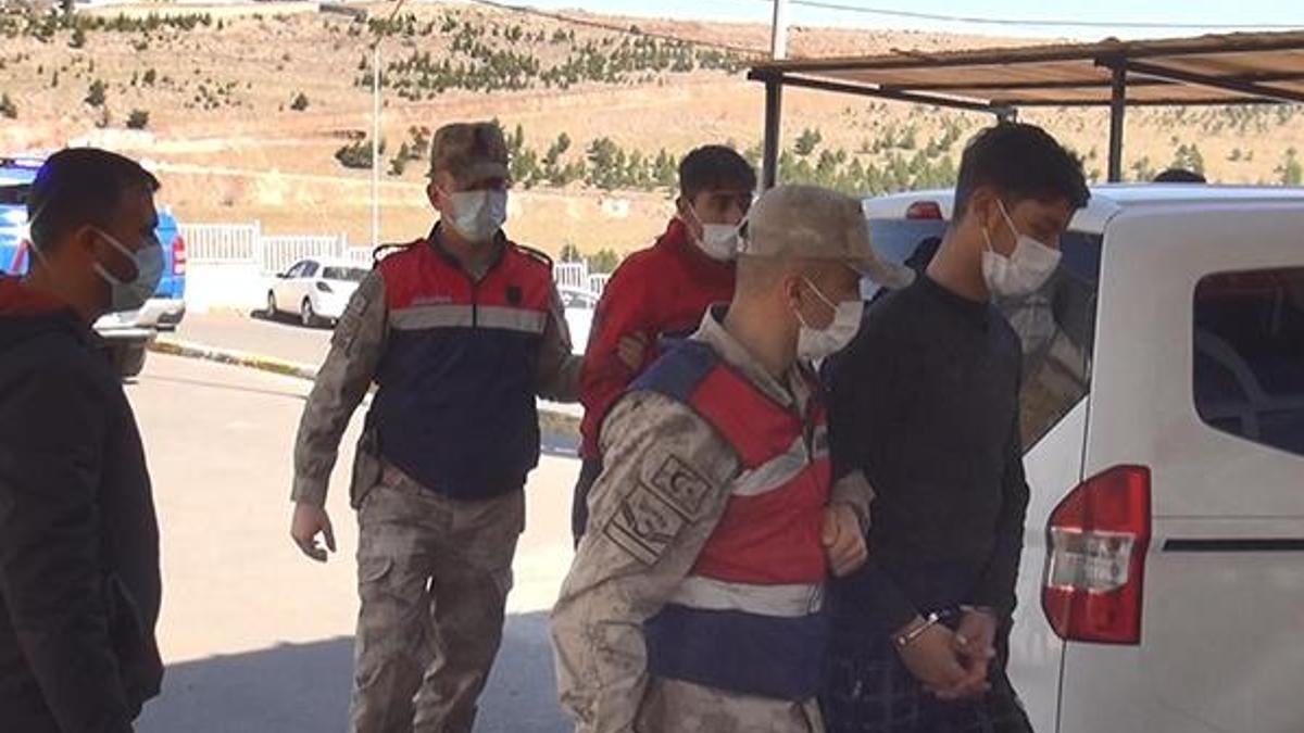 Kanlı saldırı son anda önlendi! İç çamaşırlarında gizlemişler