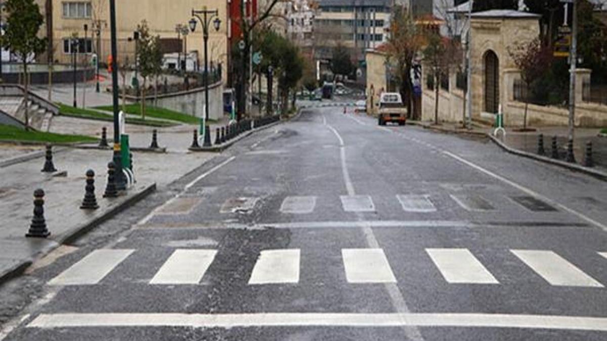Hafta içi ve hafta sonu sokağa çıkma yasağı saatleri... İl il risk haritasına göre hangi illerde sokağa çıkma yasağı kalktı, hangi illerde devam ediyor?