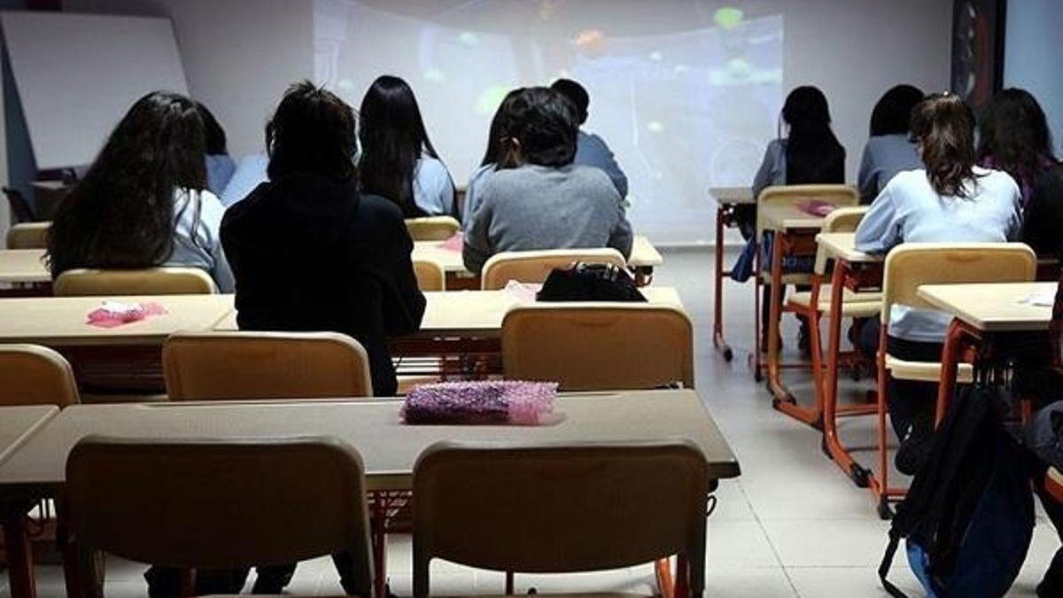 Ortaokullar ne zaman açılacak, ortaokul 5, 6 ve 7. 8. sınıflar kaç gün okula gidecek? Hangi illerde Ortaokullarda yüz yüze eğitim olacak?