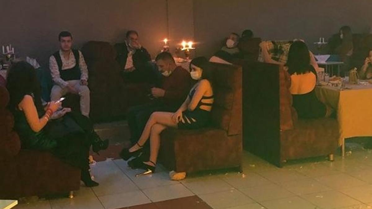'Çok yüksek riskli' Konya'da, eğlence mekanındaki 60 kişiye ceza yağdı