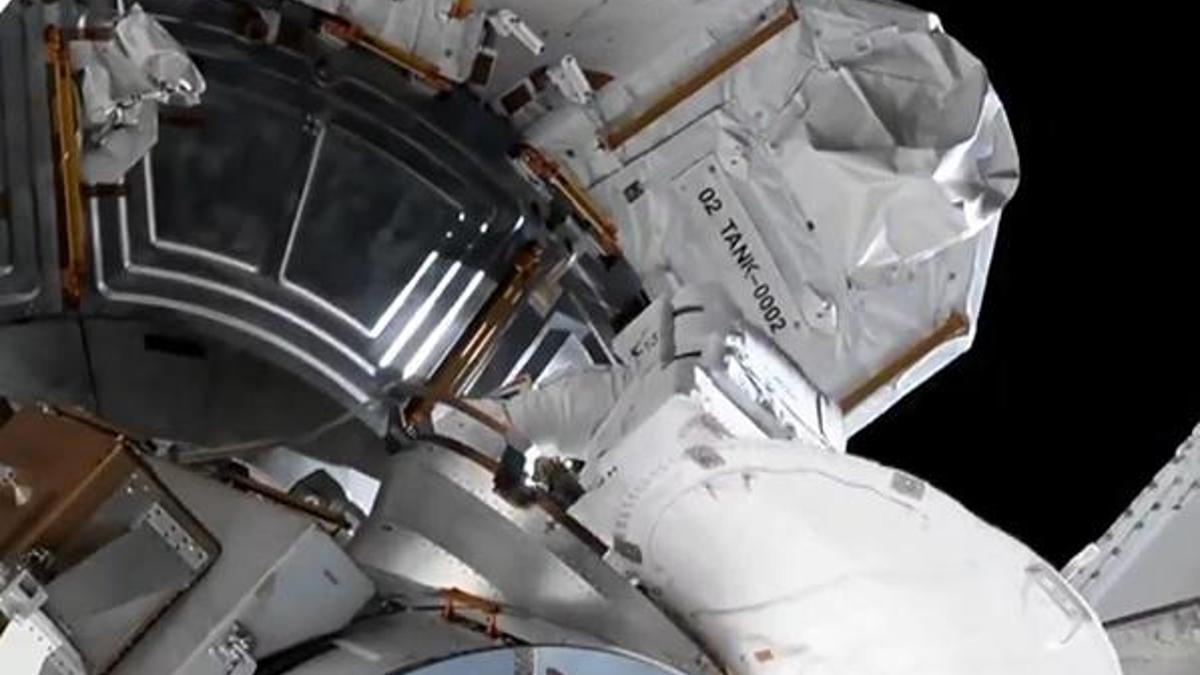 NASA'nın ISS’deki astronotları uzay yürüyüşünde