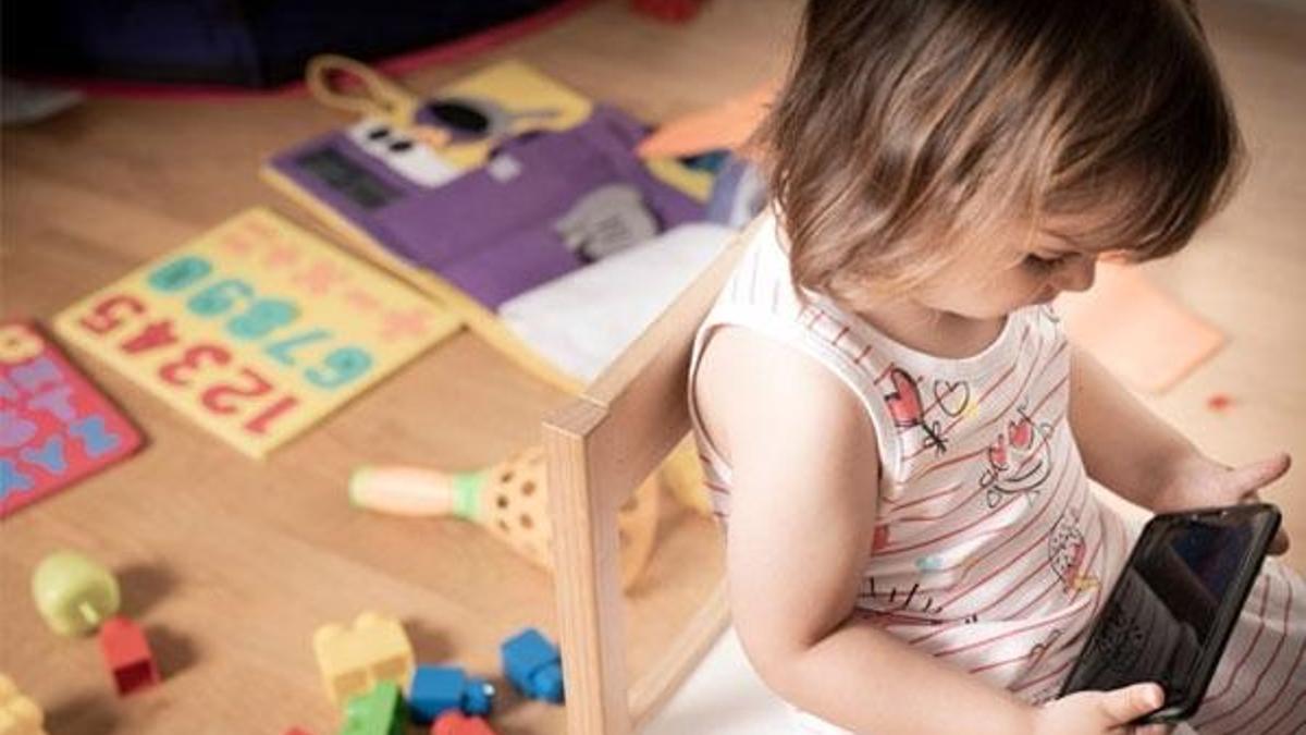 Dijital bağımlılık bebeklikte yerleşiyor