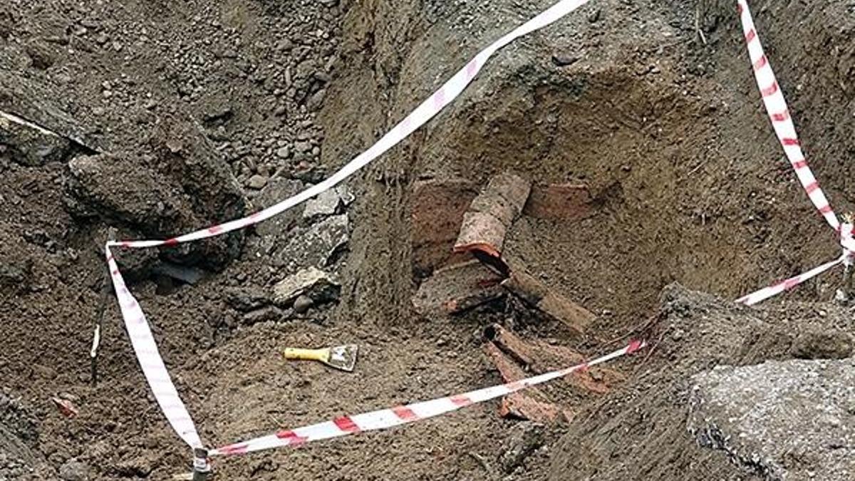 Alt yapı çalışması sırasında bulundu! Mezar ve kemikler...