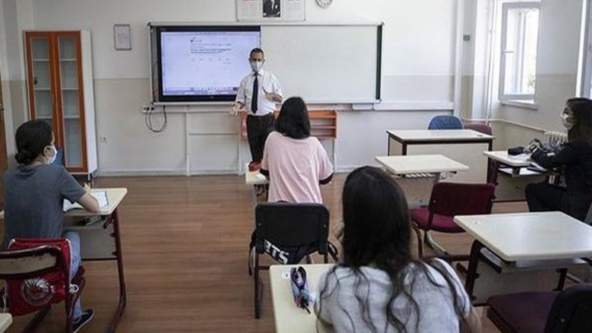 Liselerde yüz yüze eğitim ve ders saatleri detayları! Düşük, orta, yüksek ve çok yüksek riskli illerdeki liselerde yüz yüze eğitim nasıl olacak, kaç gün, kaç saat?