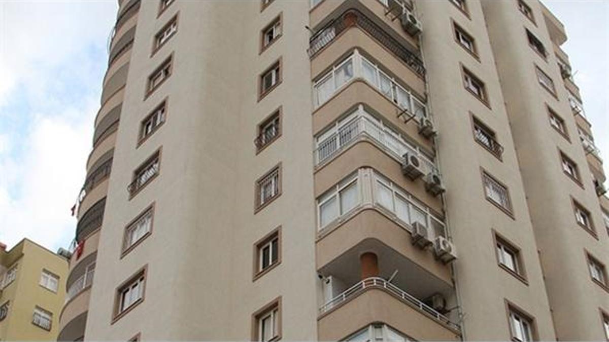 Banyoda korkunç olay! Duş almadan önce sigarasını yaktı ve...