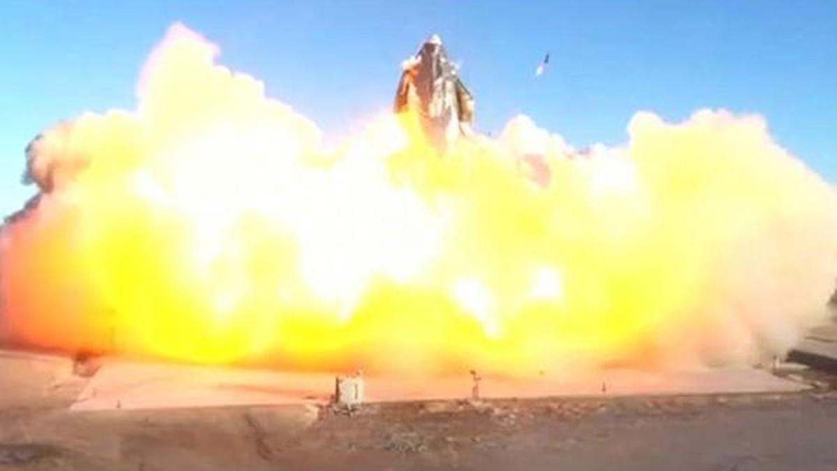 Starship, deneme uçuşu sonrası yerde infilak etti!