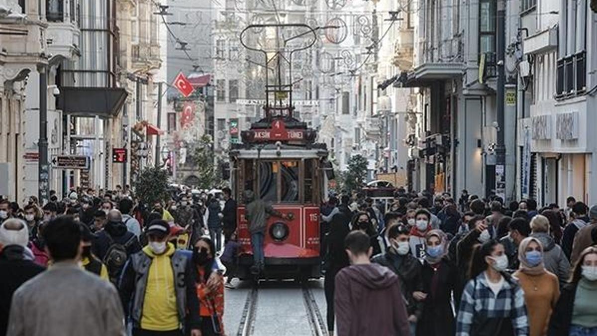 Cumartesi akşamı sokağa çıkma yasağı var mı? 13 hafta sonra kısıtlamasız ilk cumartesi!
