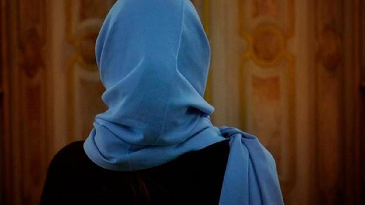 Başörtüsüyle okula alınmadığı gerekçesiyle soruşturma başlatıldı! Açığa alındılar