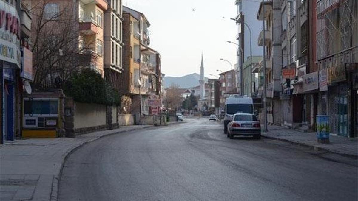 Hafta sonu yasağında yeni karar! Tam kapanma, bakkallar, manavlar, parklar... Hiçbiri açık değil