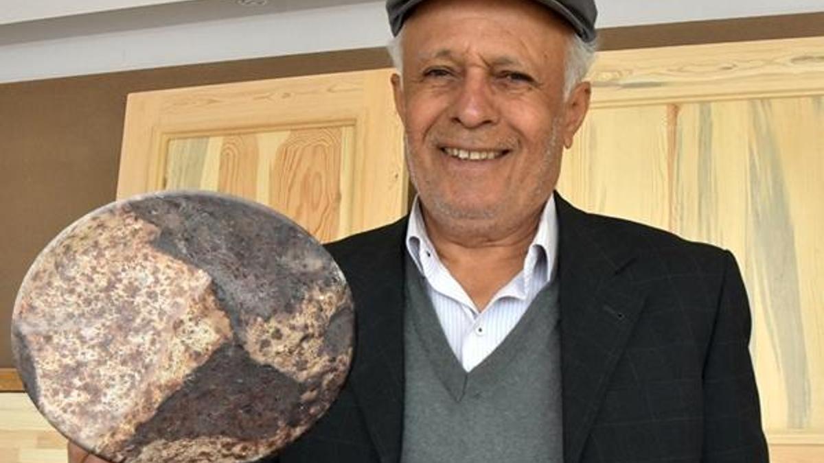 Ağacın dibinde buldu! 2 yıldır kasada saklıyor, etrafının yanık olduğunu görünce...