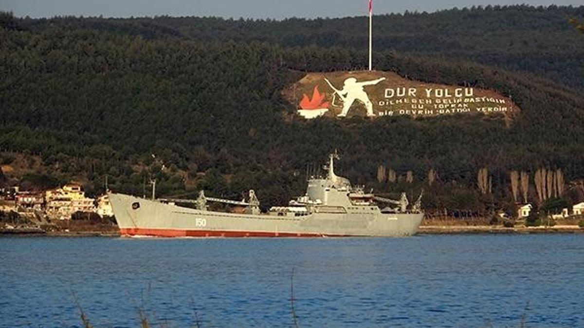 Rus savaş gemisi 'Saratov' Çanakkale Boğazı'ndan geçti