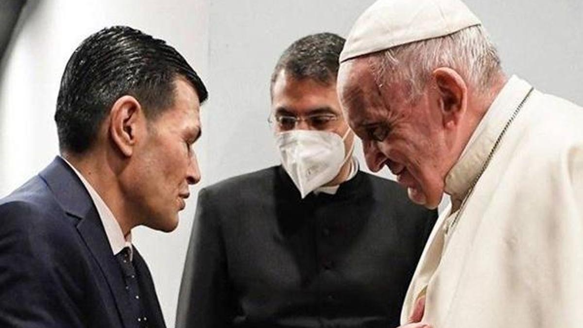 Aylan bebeğin babası Papa Francis'e tablo hediye etti