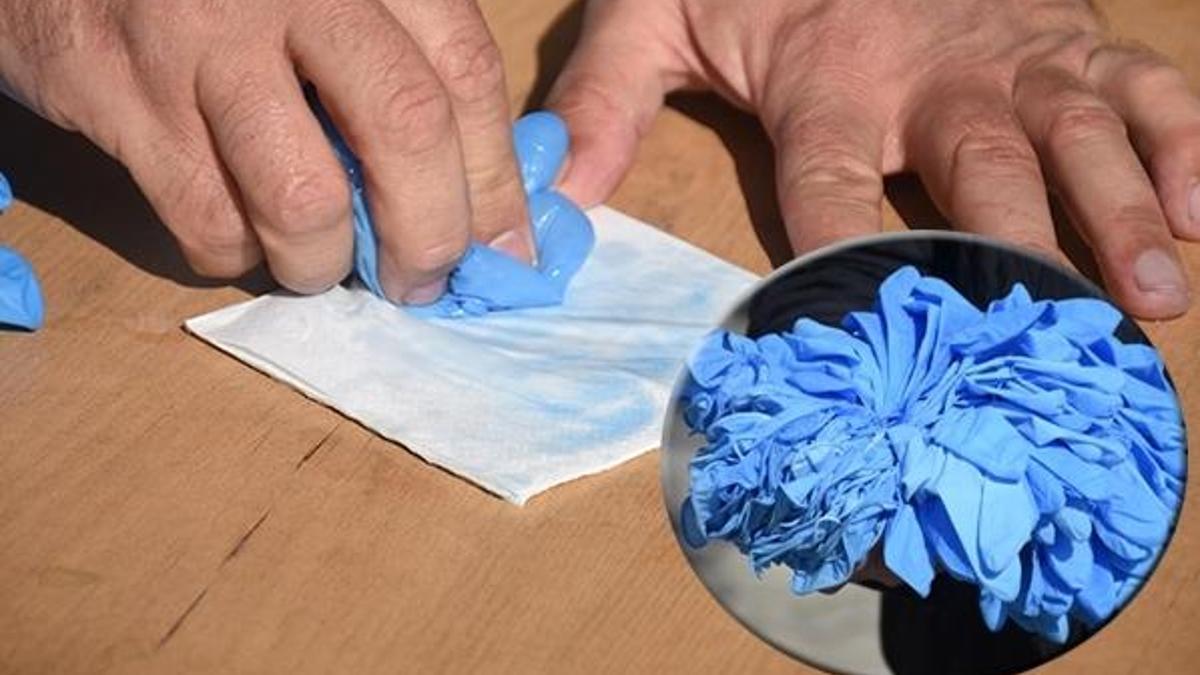 Lateks eldivenleri tekstil boyası ile maviye boyayıp satmışlar!