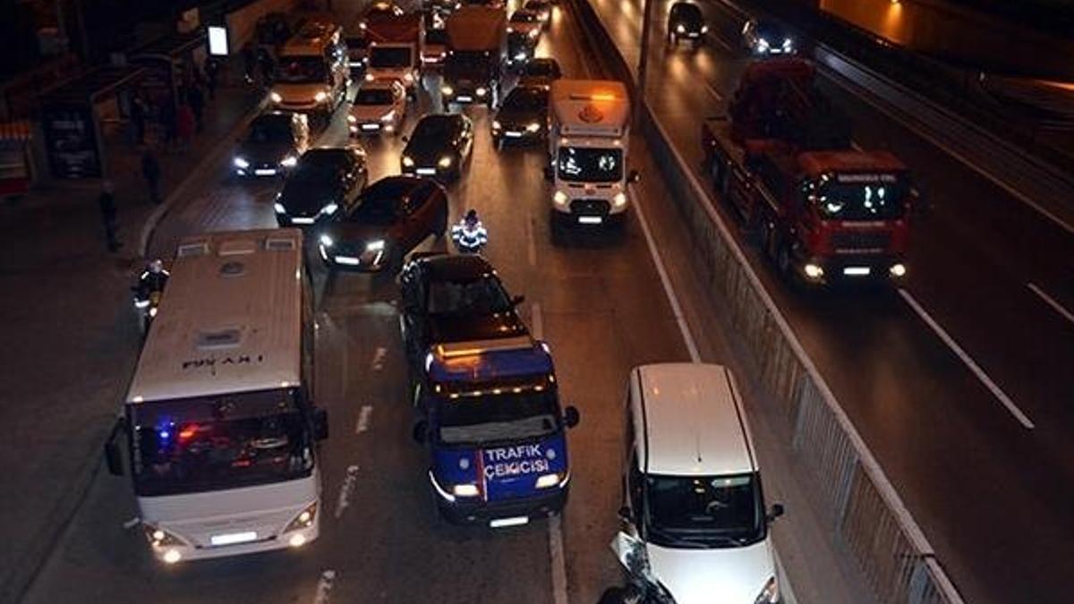 İstanbul Avcılar'da trafiği kilitleyen kaza!