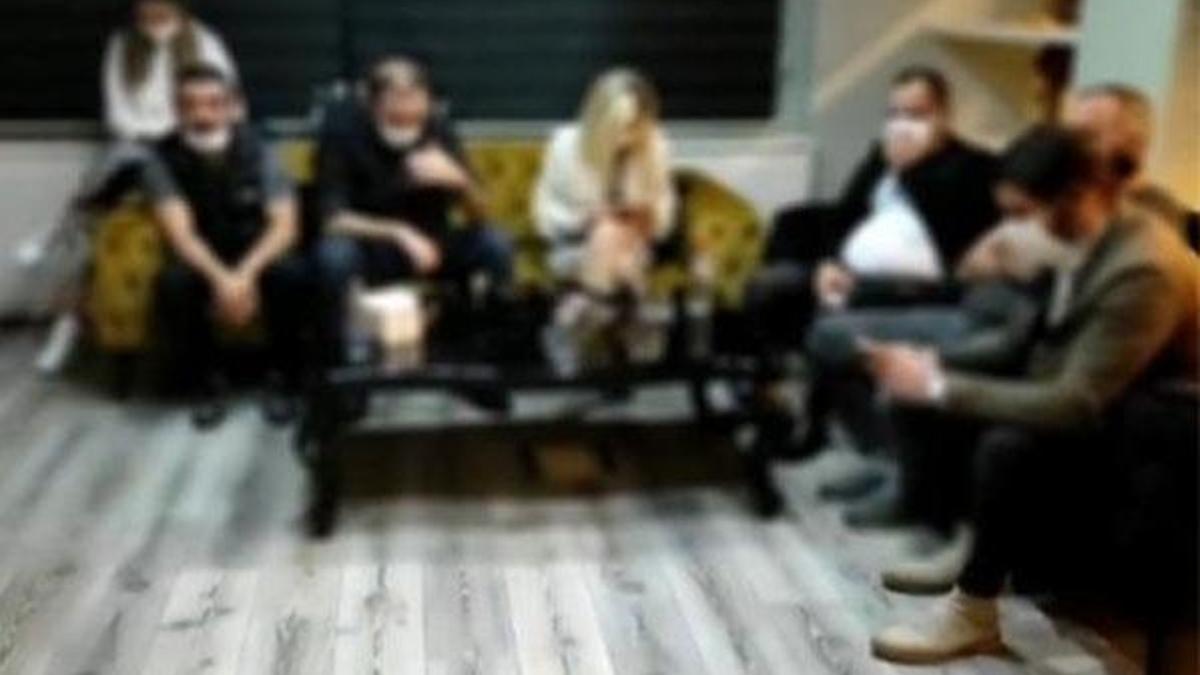 Evi kumarhaneye çevirdiler! Böyle basıldılar
