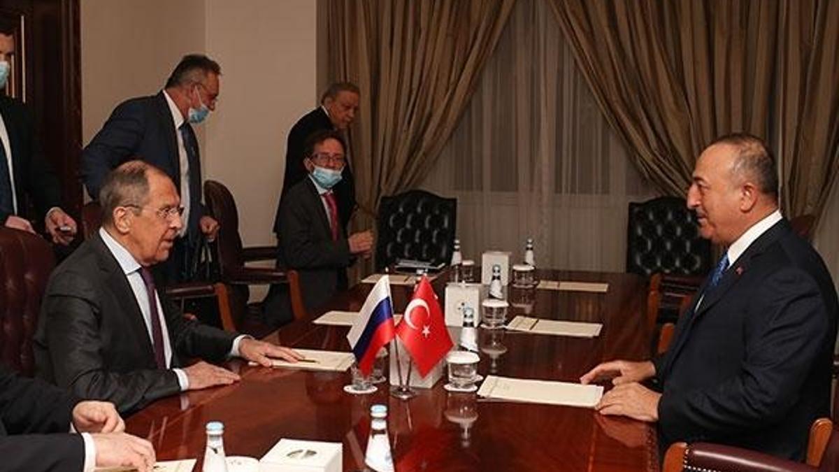 Bakan Çavuşoğlu, Katar'da Rus mevkidaşı Lavrov ile görüştü