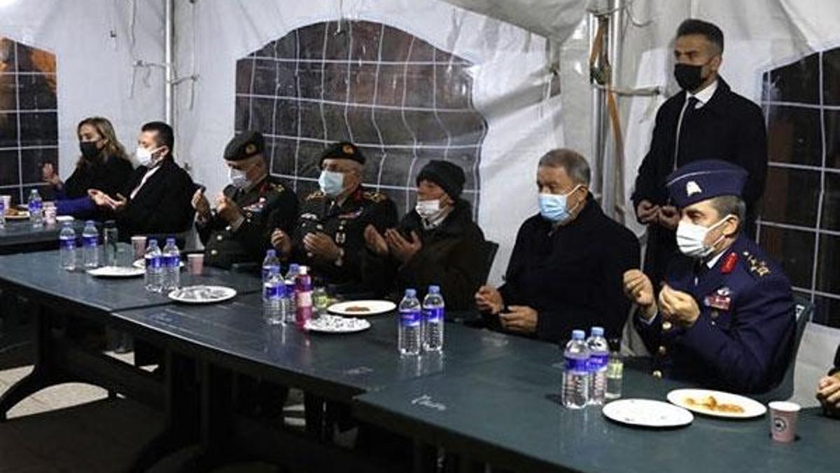 Bakan Akar'dan Bitlis şehitlerinin ailelerine taziye ziyareti