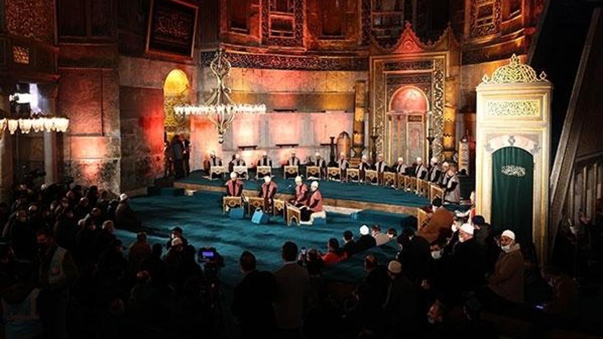 Ayasofya Camii'nde Miraç Kandili Gecesi programında Mi'raciye okundu