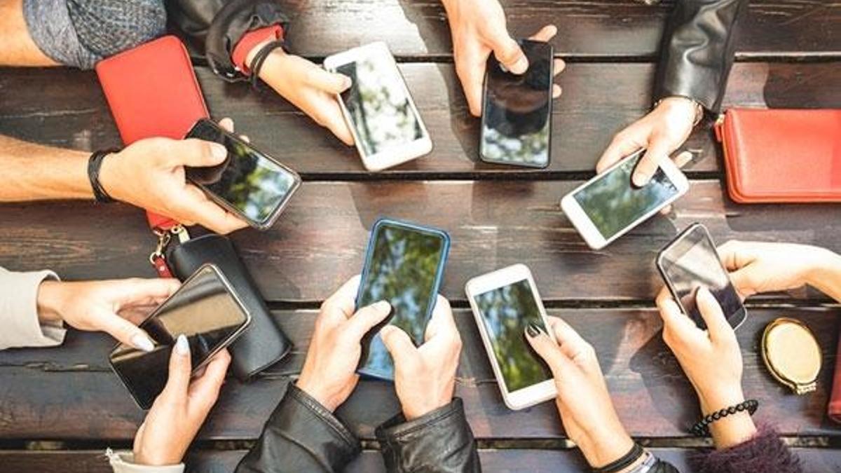 Cep telefonu fiyatları düştü! 1.300 TL...