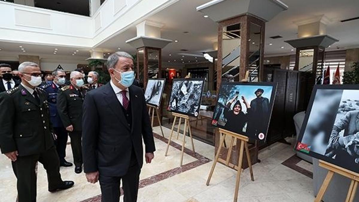 Bakan Akar, Hocalı katliamı kurbanlarını andı