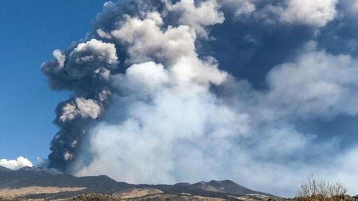 İtalya'da Etna yanardağı yeniden harekete geçti