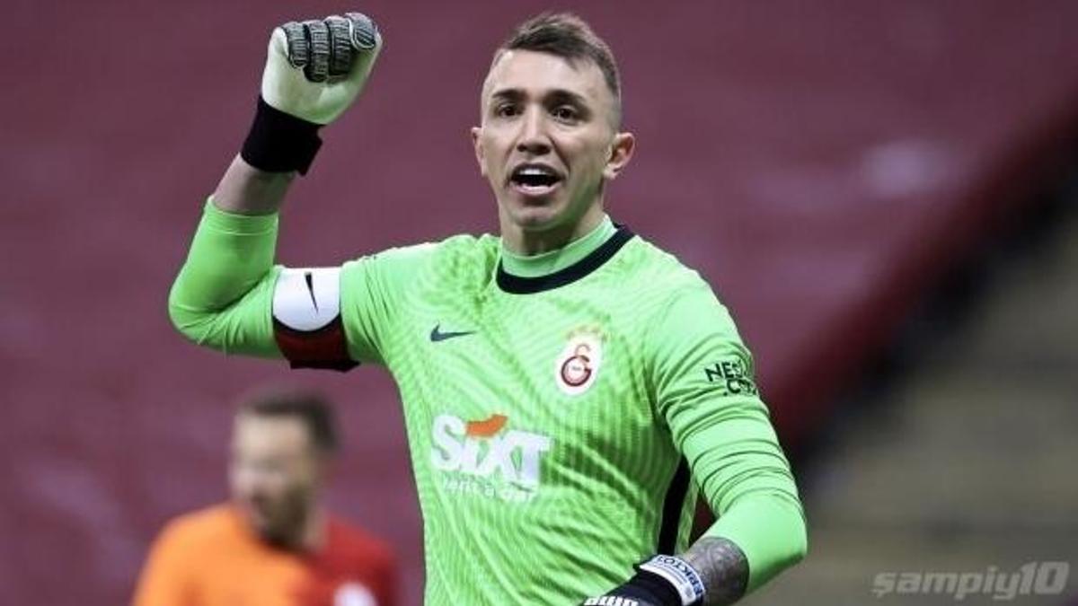 Galatasaray'a büyük şok! Muslera'ya teklif var