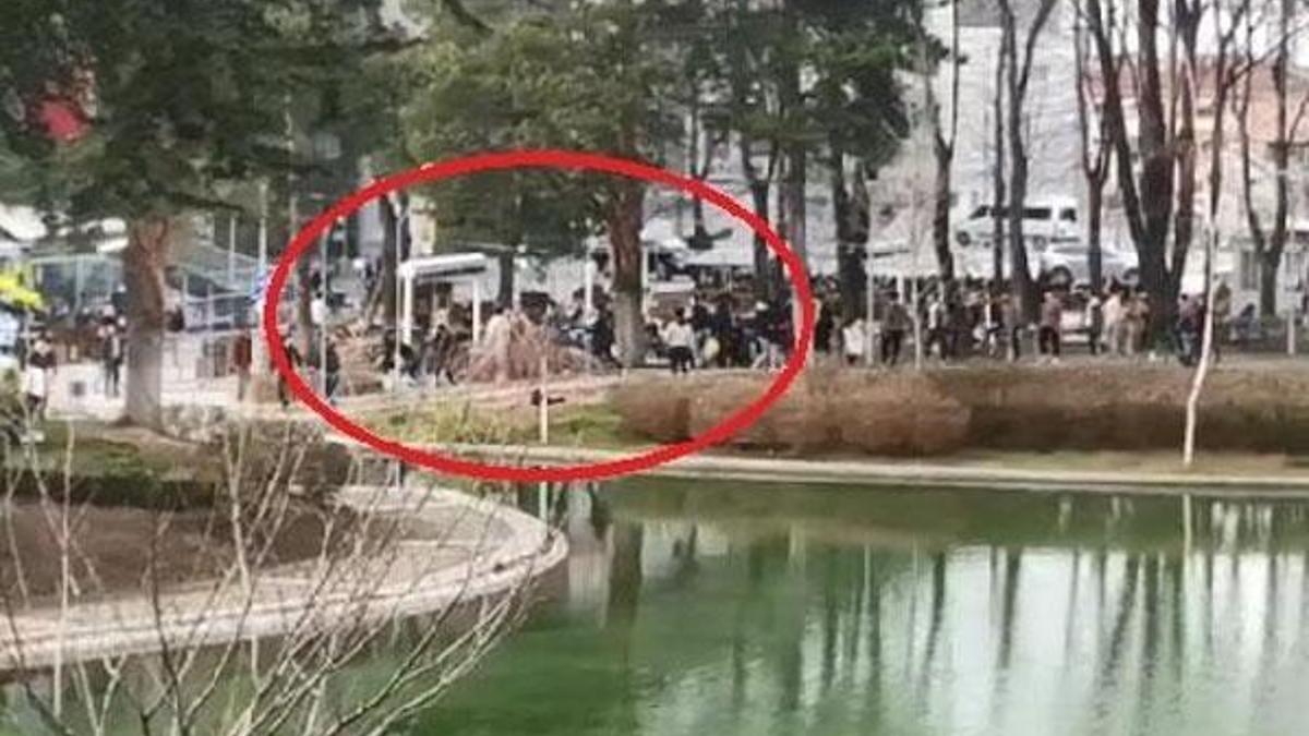 Gençlerin kavgasına vatandaşlar müdahale etti