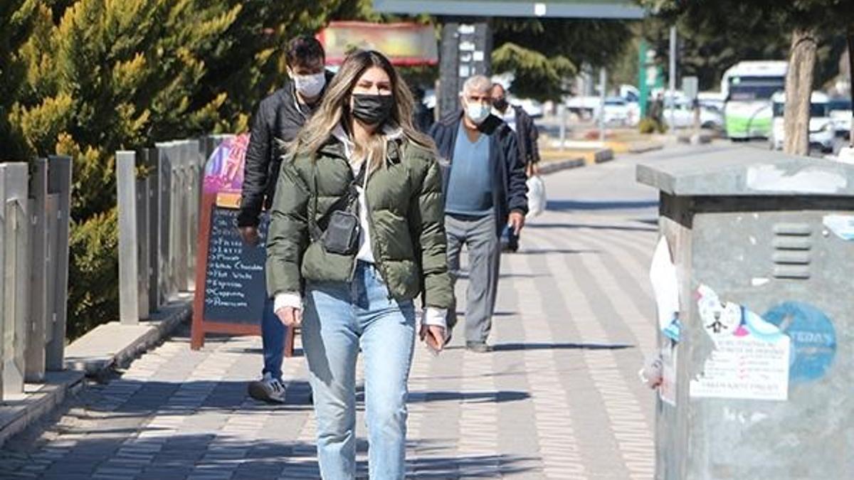 Maskelerle ilgili flaş açıklama! Bu durumda hemen değiştirin...