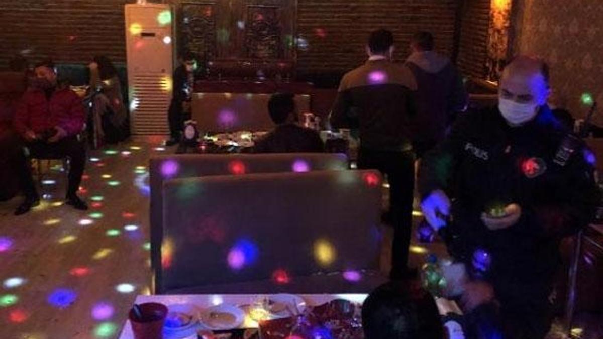 Eğlence mekanına baskın! 46 kişiye 186 bin lira ceza kesildi