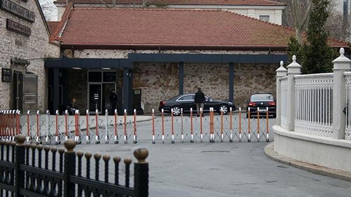 Bakan Çavuşoğlu, İran Dışişleri Bakanı Zarif ile Dolmabahçe'de görüştü