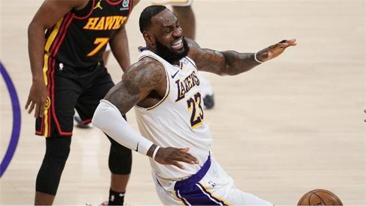 LeBron James en az 1 ay yok!