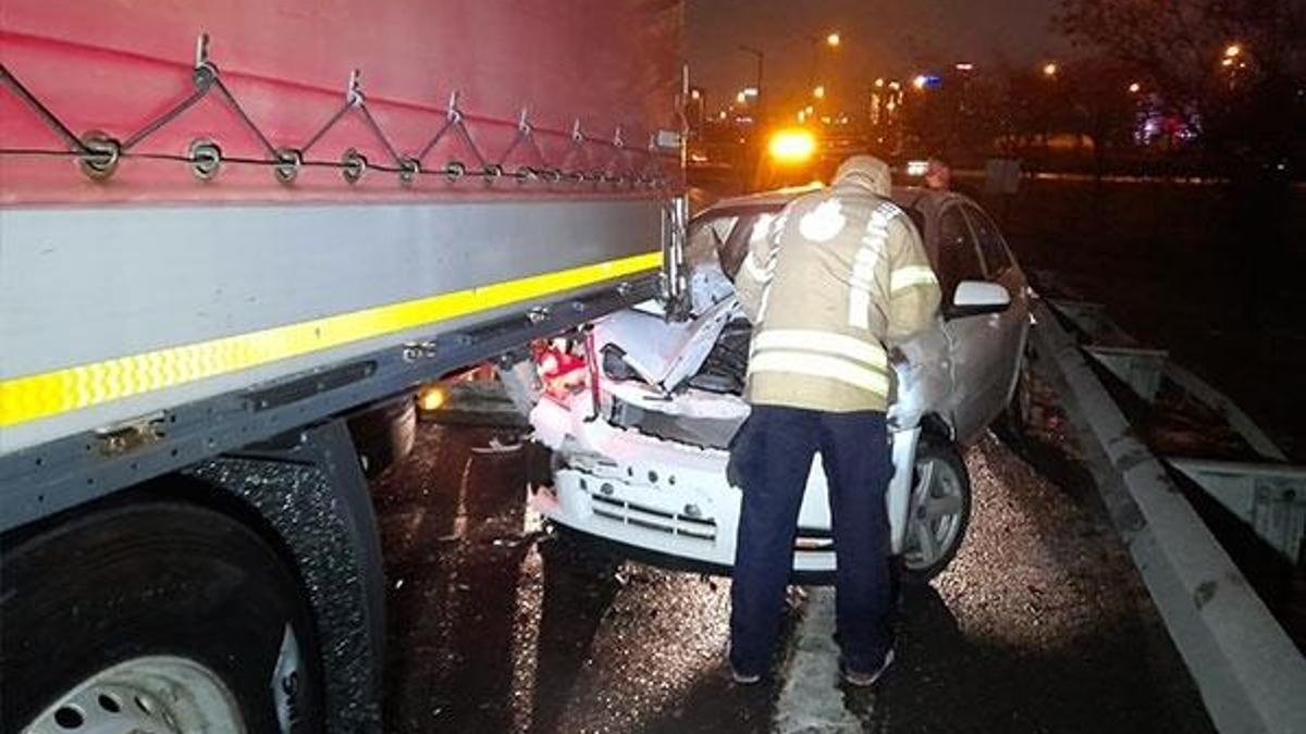TEM Otoyolu'nda peş peşe kazalar: 3 yaralı