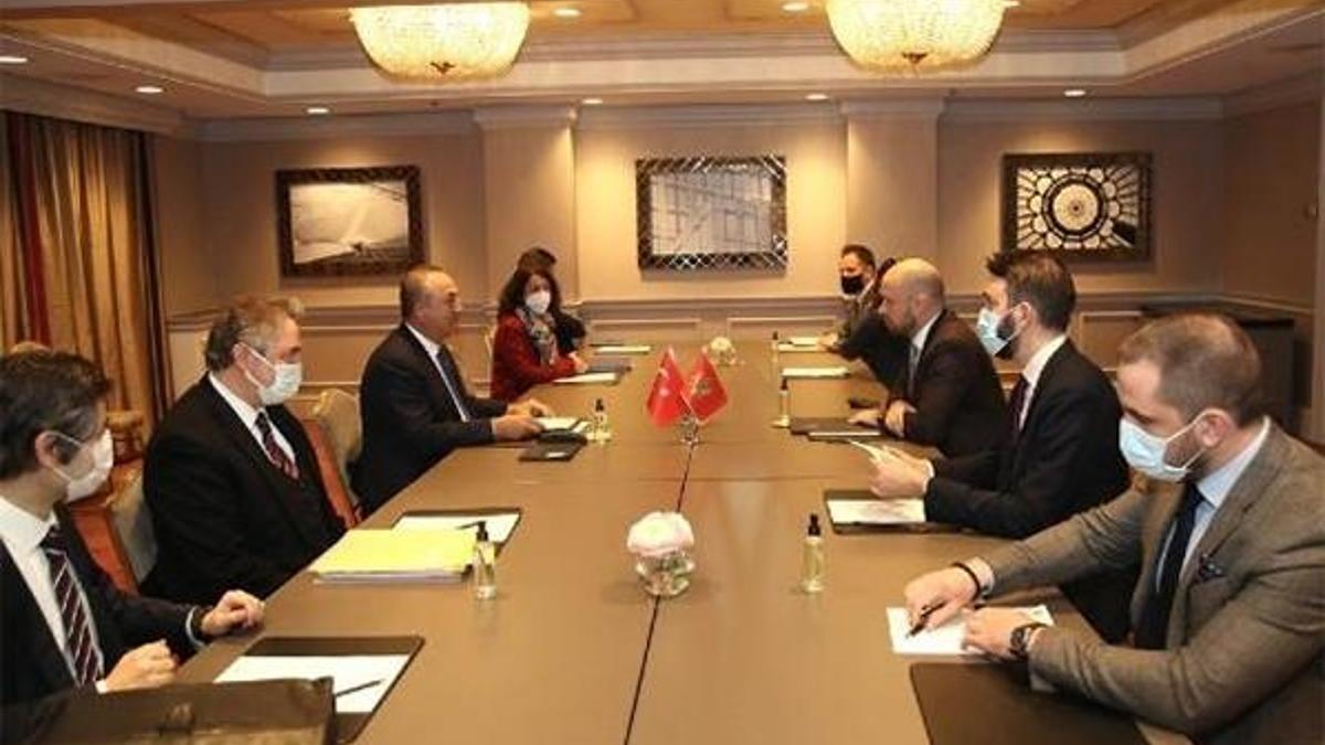 Bakan Çavuşoğlu, Karadağlı mevkidaşı Raduloviç'le bir araya geldi