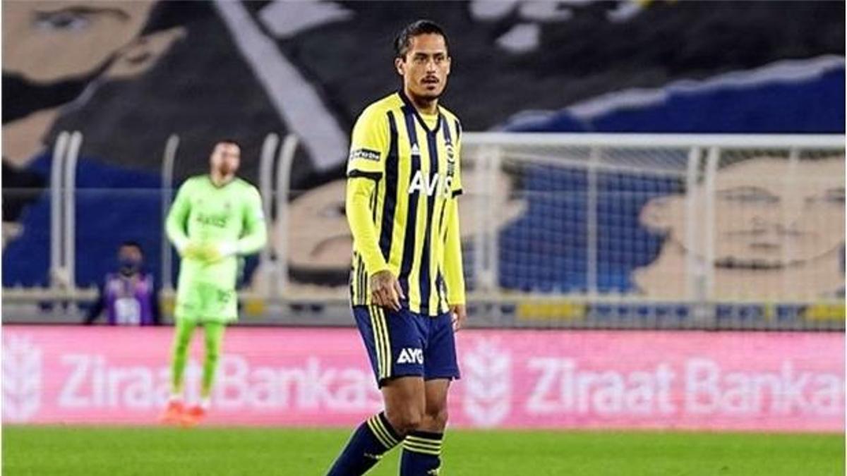 Fenerbahçe Lemos'a takım bakıyor