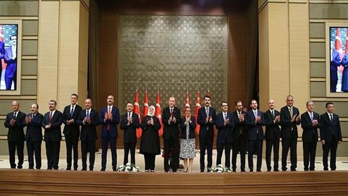 Yeni kabine listesi 2021 belli oldu mu, ne zaman açıklanacak 2021? Yeni kabine değişikliği 2021 süreci merak ediliyor!