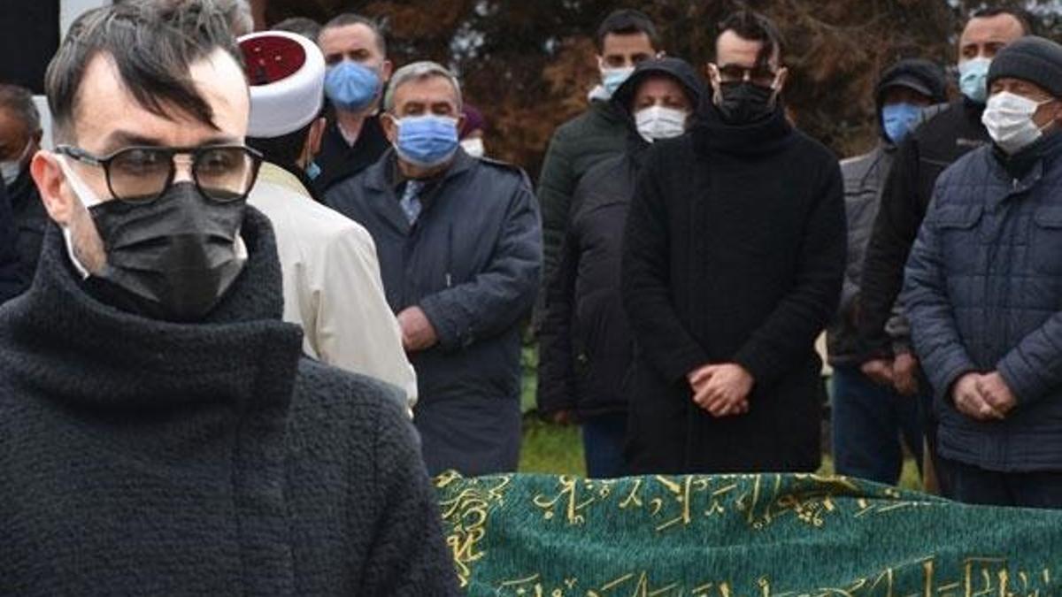Cem Adrian babasını son yolculuğuna uğurladı!