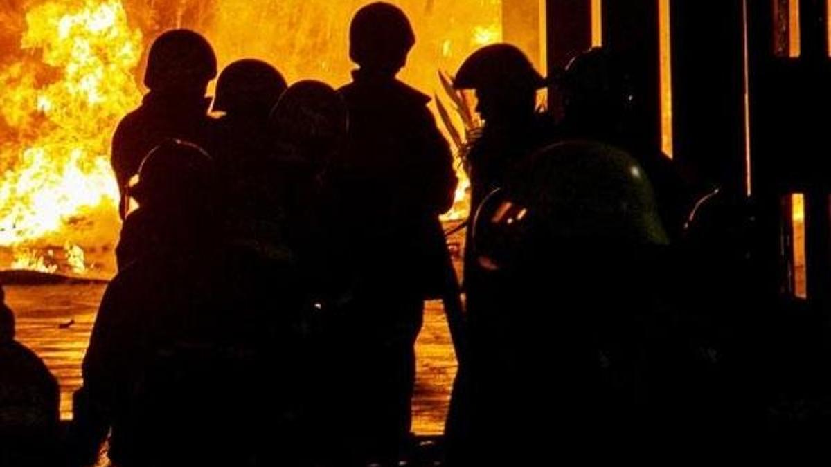 Endonezya'da yangın! 10 kişi hayatını kaybetti