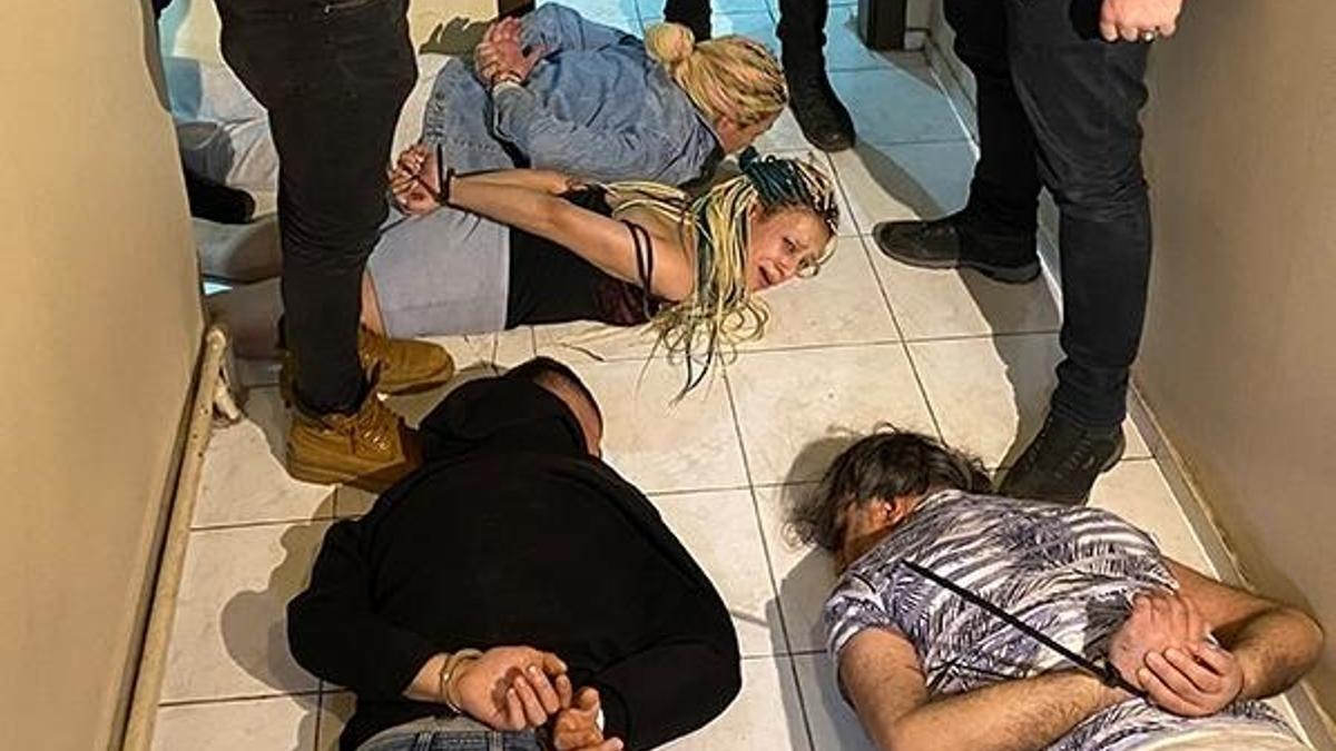 Ankara'da 300 polisle 'yarasa kız' operasyonu! Cinsel ilişki vaadiyle...