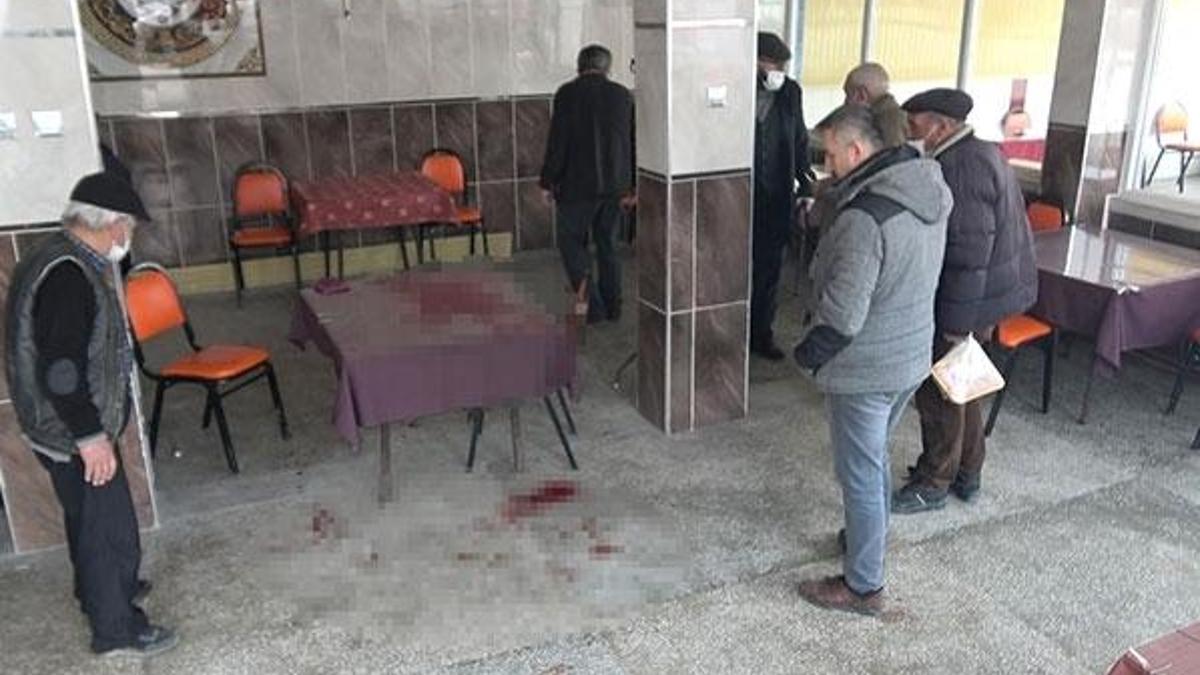Kıraathanede dehşet anları! İçeriye tüfekle girip vurdu