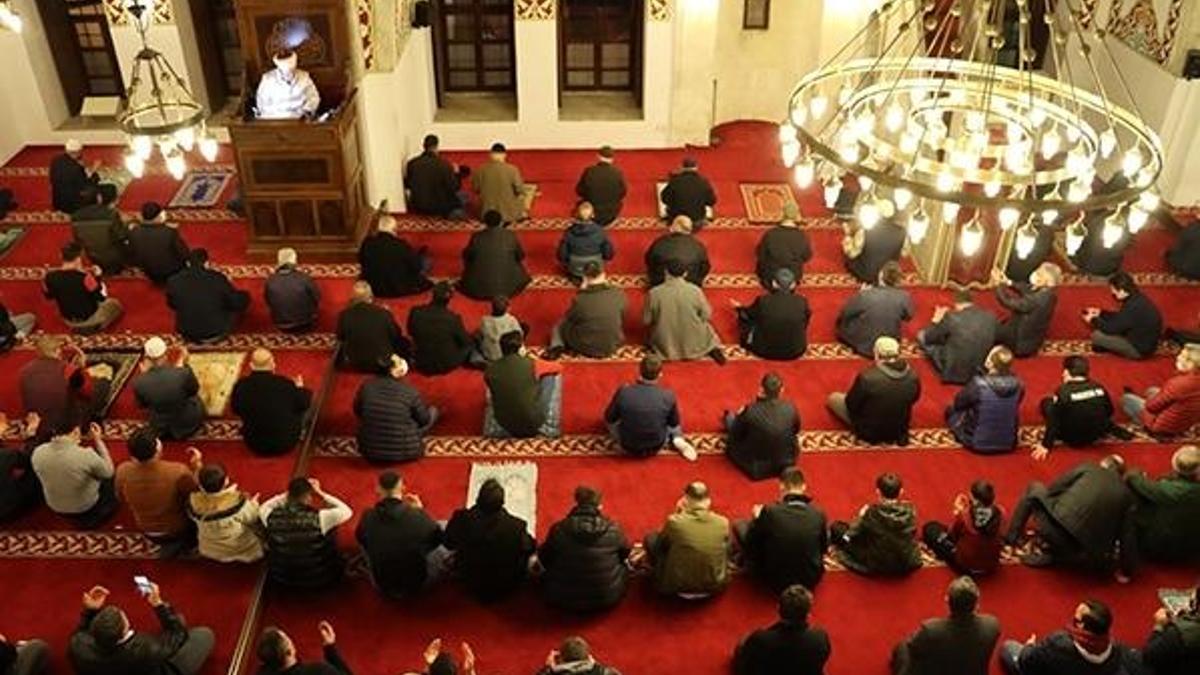 Ramazan'da camiler açık mı? Ramazan'da teravih kılınacak mı? Bakan Koca açıkladı!