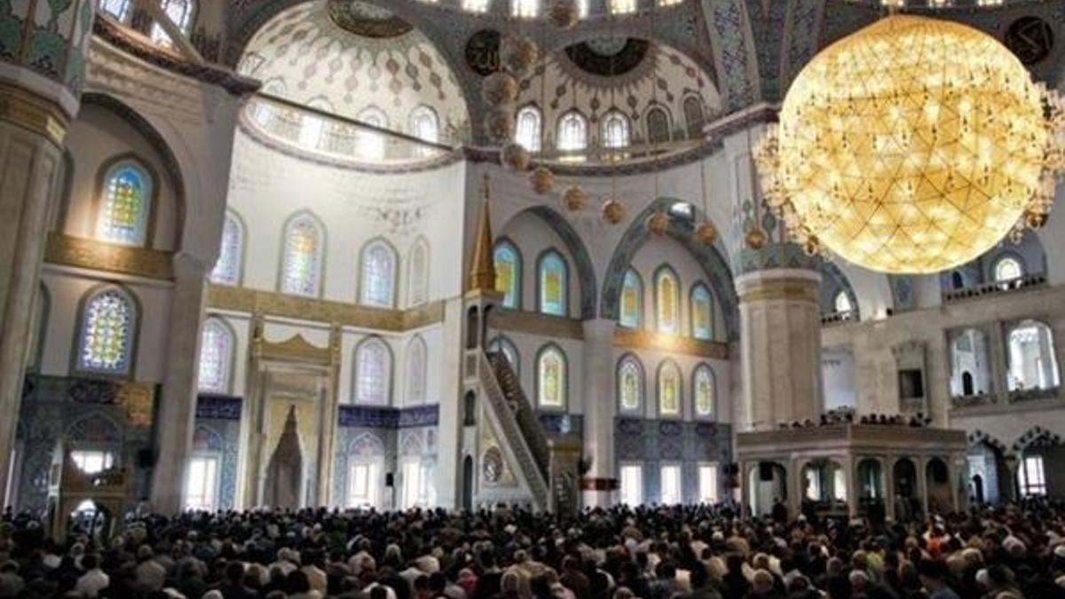 2021 Cuma mesajları 2 Nisan! Cuma mesajları 2021 resimli yeni yazılı kısa sözler ile ayetli anlamlı güzel sözlü Cuma mesajları…