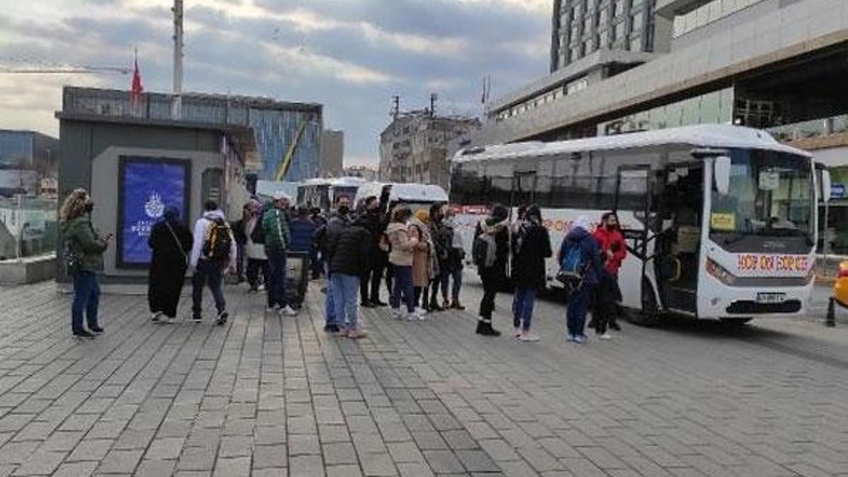 Taksim Meydanı turistlere kaldı