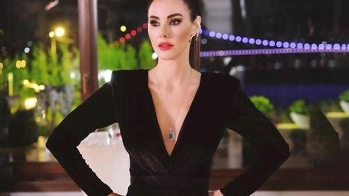 Defne Samyeli'den gecelikli poz! Beğeni yağdı...