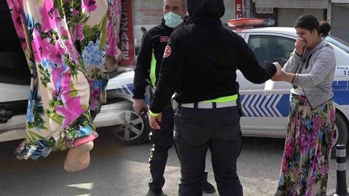 Çıplak ayakla polislerin yanına koşup yardım istedi! 'Eşim beni dövdü'