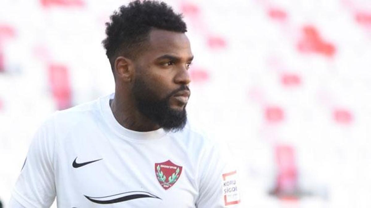 Galatasaray maçına saatler kala Boupendza'nın testi negatif çıktı!
