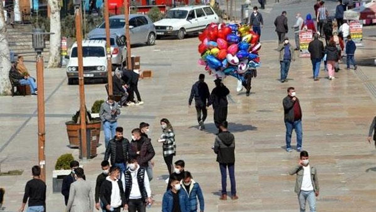 Hafta sonu sokağa çıkma yasağında yeni gelişme! 3.5 kat arttı, yeniden...