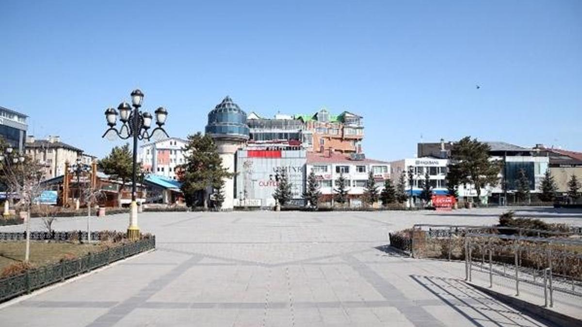 Erzurum'da sokağa çıkma yasağı ile ilgili yeni karar! 65 yaş ve üzeri ile 20 yaş altı...