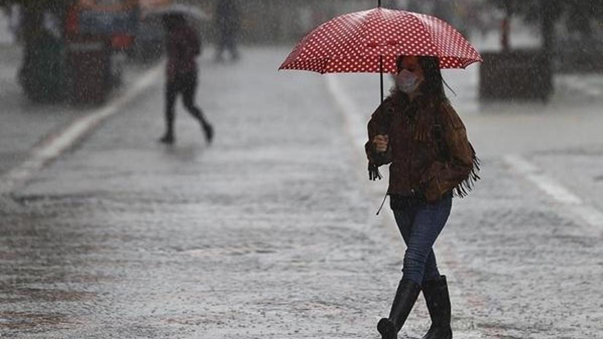 İstanbul'a soğuk ve yağışlı hava geliyor! Valilik duyurdu, yarın...
