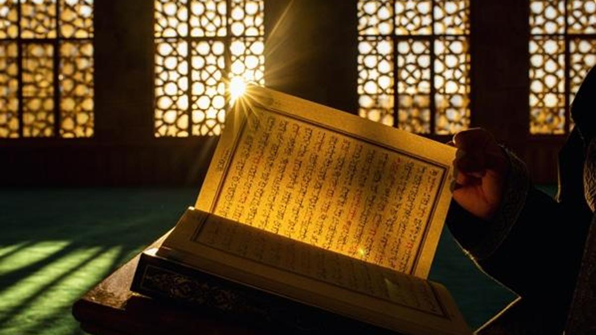 Celcelutiye duası nasıl okunur? Celcelutiye duasının Türkçe Arapça okunuşu ve tefsiri... Ramazan ayında Celcelutiye duası yararları ve faziletleri...